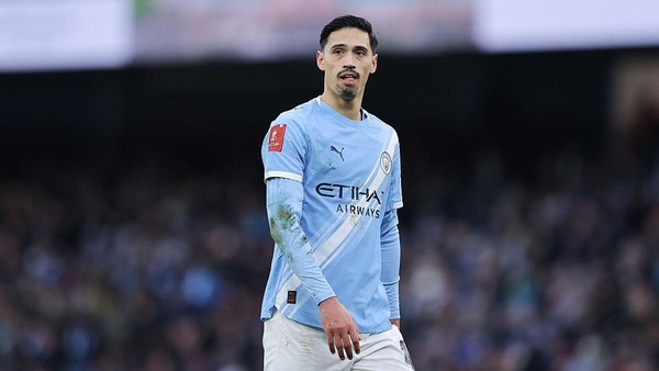 Tijjani Reijnders saat berlaga melawan Salford City.